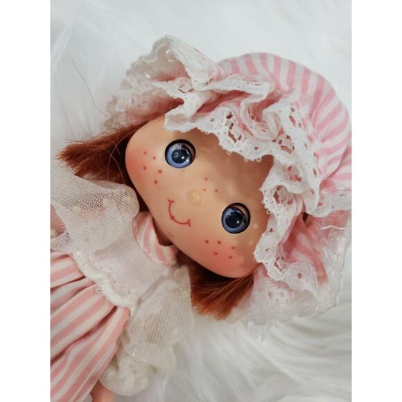 Strawberry Shortcake Herself Sweet Sleeper Doll 1984 - Picture 3 of 6
